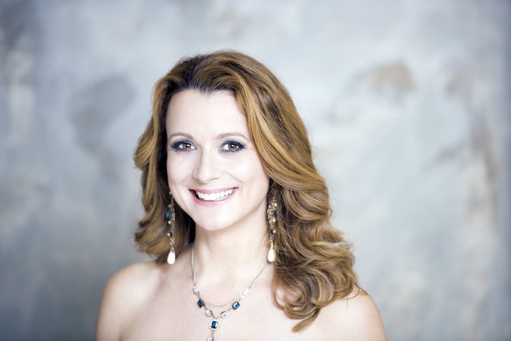 Anna-Gross-Moderatorin-Schweiz-Deutschland-Oesterreich-4